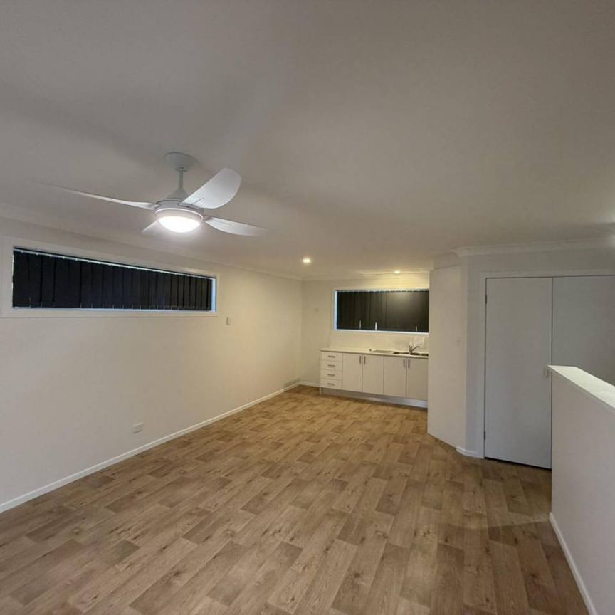 Spacious & Stylish Townhouse Living Close to Grafton CBD - Photo 1