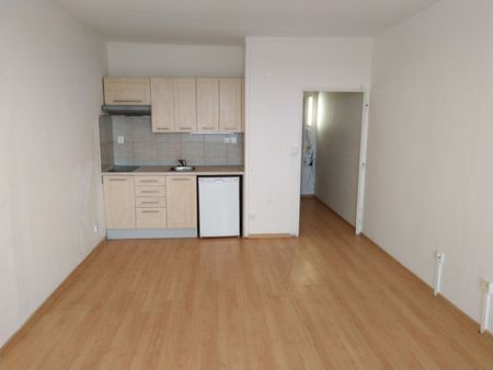 Pronájem bytu Garsoniéra • 30 m² bez realitkytřída Edvarda Beneše, Hradec Králové - Třebeš, Královéhradecký kraj - Fotografie 2