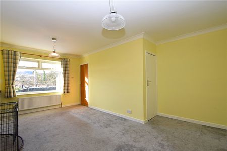 4 bed semi-detached bungalow to rent in Scalby Road, Scarborough, YO13 - Photo 3