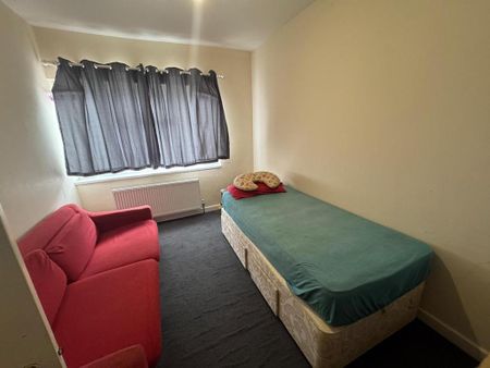 2 bedroom maisonette to rent - Photo 2
