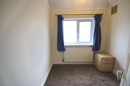 5 bedroom semi-detached house to rent - Photo 2
