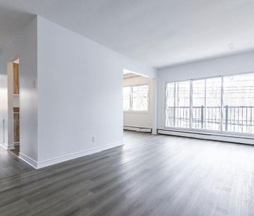 LIBRE ! 2x 4 1/2 Rénové Très Bien Situé - Photo 1