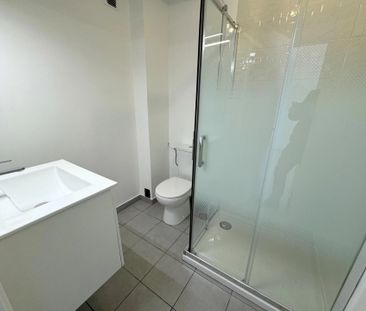 Location Appartement 2 pièces 43m² NICE 06300 - Photo 3