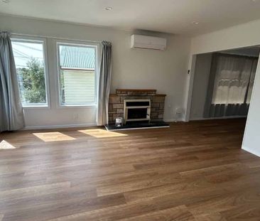 Newly Renovated 3-Bedroom Family Home for Rent in Raumati Beach - Photo 4