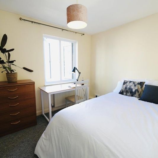 Room in a Shared House, Keats Close, SE1 - Photo 1