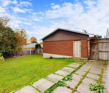 For Lease - 25 Mid Pines Road, Toronto, Ontario - Photo 3