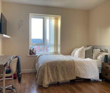 Tanner Court // Bed Flat // Aug, LN5 - Photo 1