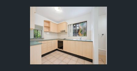 Convenient & Spacious 3-Bedroom Apartment - Photo 4