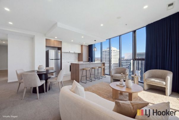 3 Bedroom Unit with Style, Space and Skyline Views - Photo 1