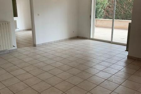 Appartement à louer sur PERNES LES FONTAINES - Photo 5
