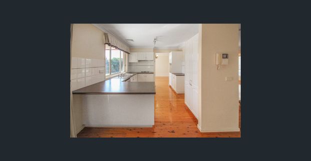 Modern Family Living in Kellyville Ridge - Photo 1