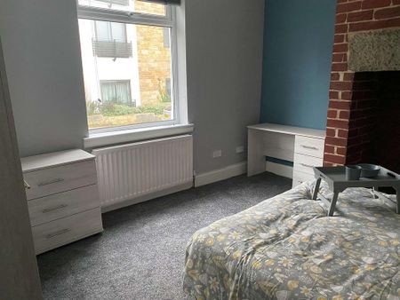 4 bedroom house of multiple occupation to rent - Photo 3