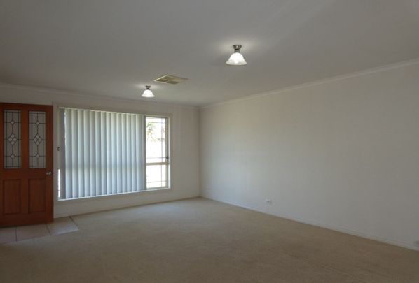 TOWNHOUSE GEM! - Photo 1