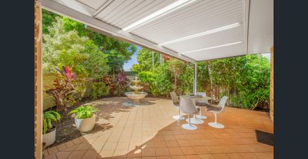 Gorgeous 3-Bedroom Townhouse with Private Courtyard - Photo 3