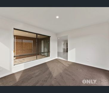 Modern Family Home!! - Photo 1