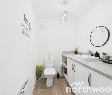 4 bedroom detached house to rent - Photo 2