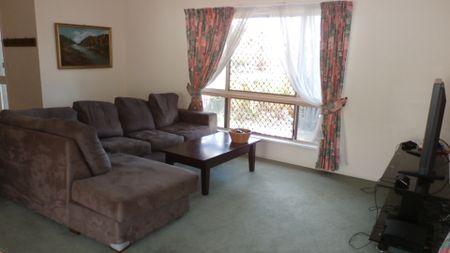 AN ENTERTAINERS DELIGHT! FAMILY HOME IN ANNANDALE! - Photo 3