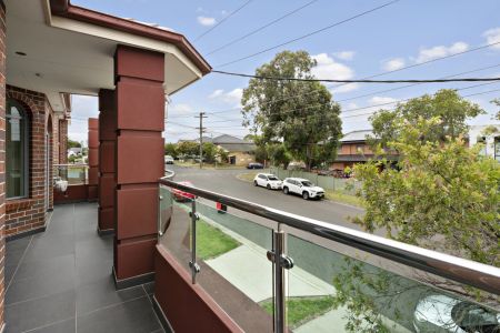 Spacious Family Residence! - Photo 5