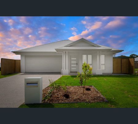 22 Baronia Crescent, Holloways Beach, Qld 4878 - Photo 1