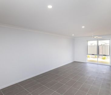 Stylish 3-Bedroom Duplex in Sought-After Location! - Photo 6