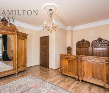 Elegancka willa z basenem w Konstancinie - Фото 1