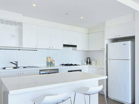 FURNISHED 2 BEDROOM APARTMENT - SHORT TERM LEASE AVAILABLE - Photo 3