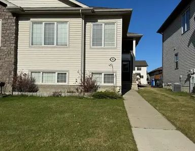 Cozy 2 bed-2baths duplex in Eagle Ridge | Fort McMurray - Photo 1