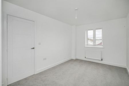 4 bedroom detached house to rent - Photo 3