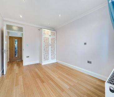 3 bedroom flat to rent - Photo 3