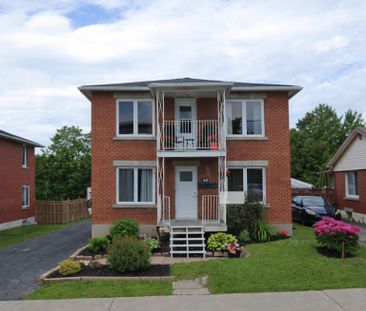 BEAU 3 1/2|CHAUFFAGE & EAU CHAUDE INCLUS - Photo 3