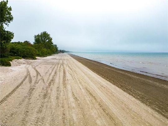 For Lease - 42 5th Lane, Wasaga Beach, Ontario - Photo 1