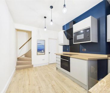 2 bedroom terraced house to rent - Photo 4