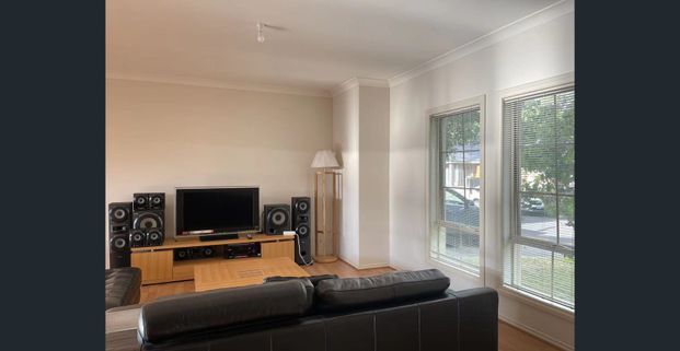 Fully Furnished, Stylish & Spacious Home in Prime Magill Location! - Photo 1