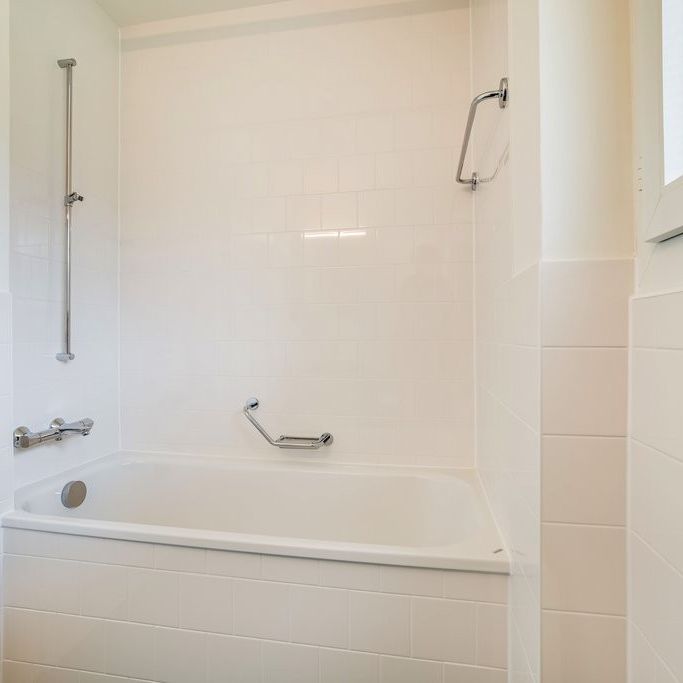 Neuer Glanz in Münchenstein: Strangsanierte 3.5-Zimmer-Wohnung - Photo 1