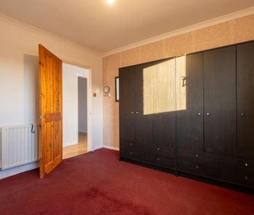 3 bedroom flat to rent - Photo 5