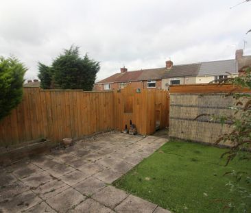 2 bedroom terraced house to rent - Photo 4