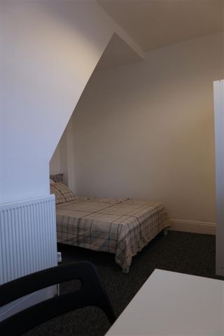 Room 3 - Photo 3