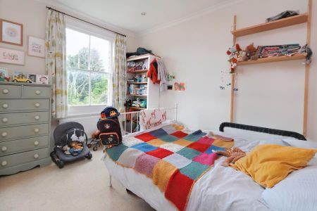 Ellerton Road, Surbiton, KT6 - Photo 4