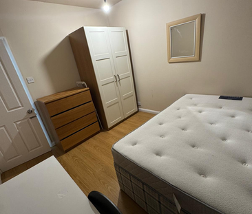 1 bedroom in a house share to rent - Photo 6