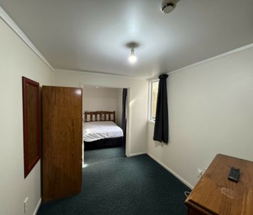 Tidy 2-Bedroom Apartment in Central Location - Photo 6