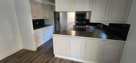 For Lease - 336 Conlin Road Unit# Main, Oshawa, Ontario - Photo 4