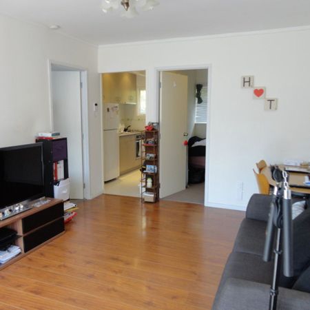 Single level brick and tile sunny unit - Photo 4