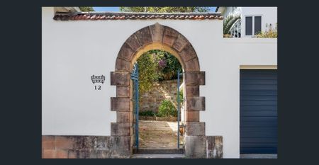 PRESTIGIOUS LIVING IN ONE OF SYDNEY'S MOST SOUGHT AFTER HARBOURSIDE SUBURBS - Photo 2