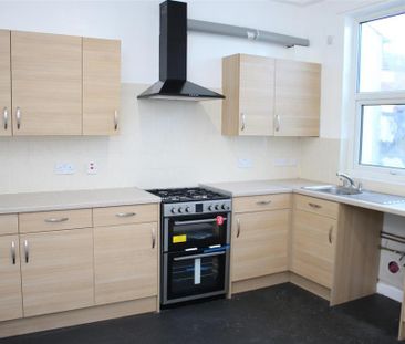 3 bedroom terraced house to rent - Photo 5