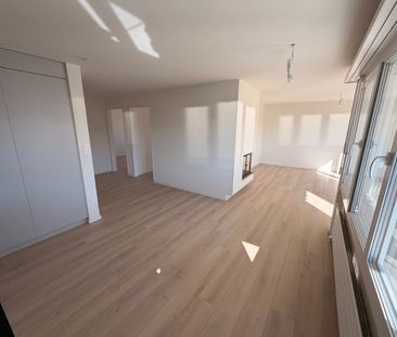 Helle 3.5-Zimmer-Wohnung mit Balkon und Kamin in Au SG - Photo 2