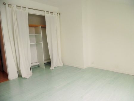 DUPLEX NON MEUBLÉ AVEC BALCON ET GARAGE, PROCHE CENTRE VILLE - Photo 3