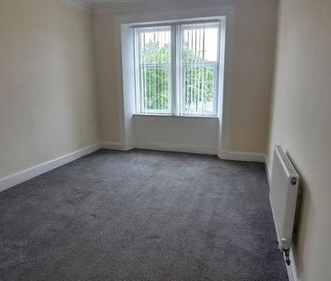 3 bedroom flat to rent - Photo 2