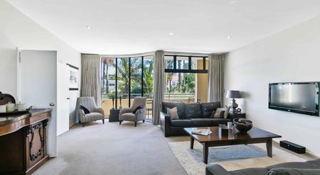 Private, Sun-Filled Townhouse in Prime Remuera / Newmarket Location - Photo 5