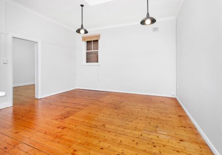 Charming 3-Bedroom Unit in the Heart of Kiama - Photo 2