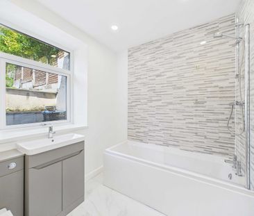 4 bedroom terraced house to rent - Photo 2